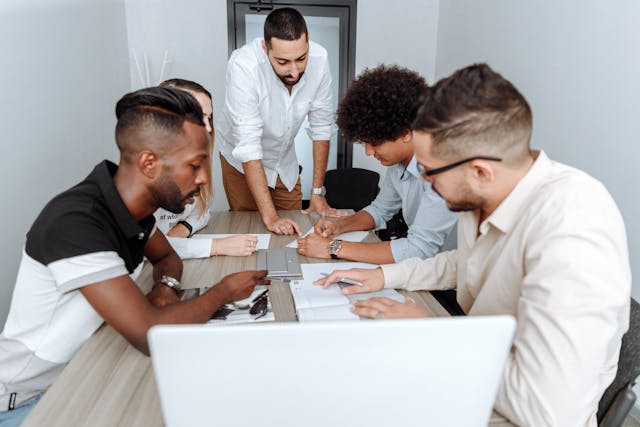 Enterprise networking solution by Inovixus LAN and WAN infrastructure Secure VPN and firewall setup Cloud-based networking solutions Network monitoring and management by Inovixus